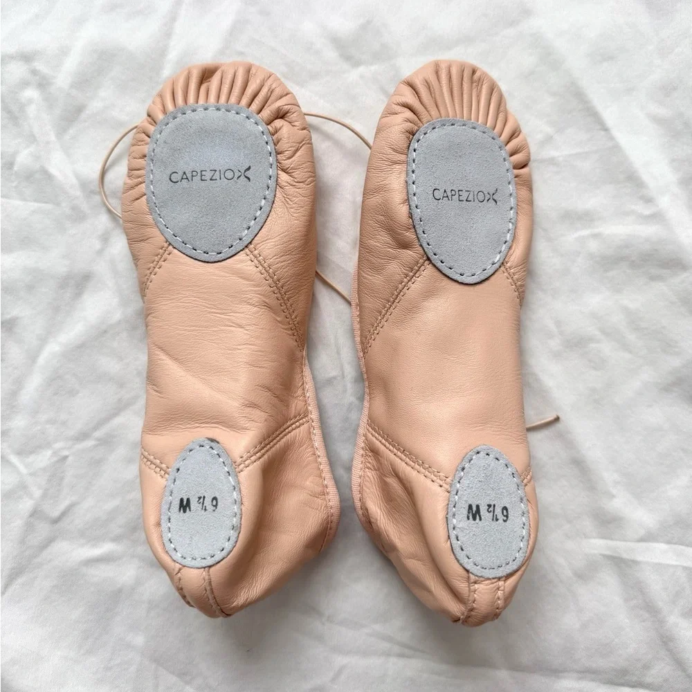 Capezio Leather Split-Sole Juliet Ballet Flat Shoe | Dance Size 6.5 Wide | NWOT